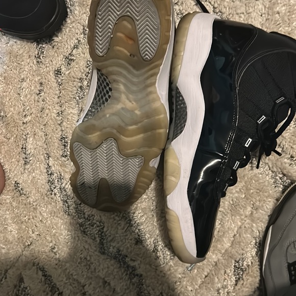 I’m selling Jordan’ 11 jubilees good condition - Picture 7 of 11